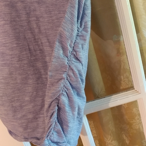 Old Navy - maternity top - Picture 4 of 8